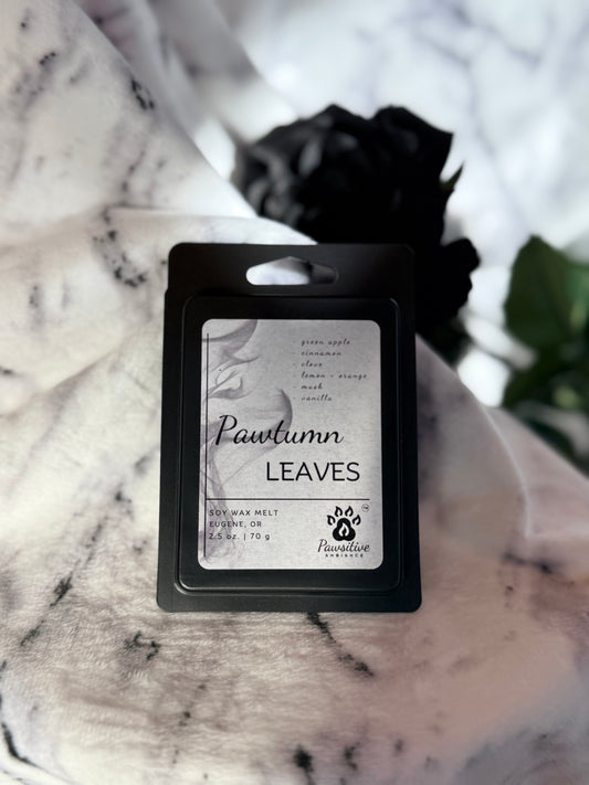 Soy wax melt labeled Howling Honey featuring notes of green apple, lemon, orange, cinnamon, clove, strawberry, musk, rose, vanilla, clove and eucalyptus.  Made in Eugene, Oregon. 2.5 oz. Manufactured by Pawsitive Ambiance.
